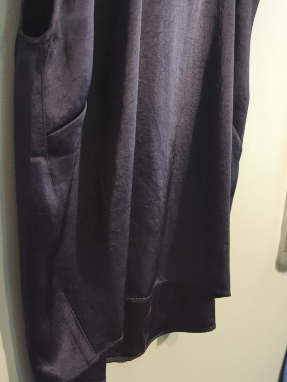 KIT & ACE ecosatin sleeveless tee - size large - Picture 6 of 12